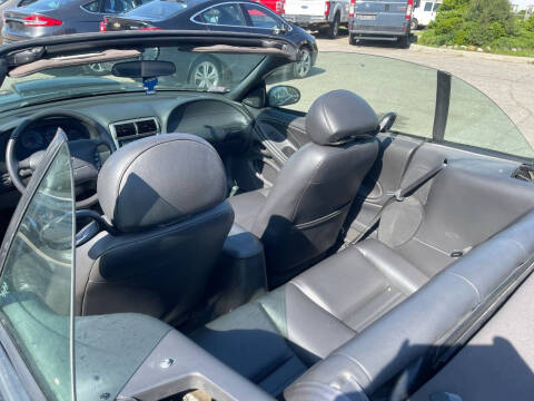 2004 Ford Mustang GT Deluxe