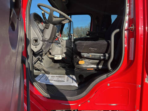 2005 Freightliner M2 106