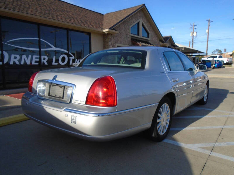 2004 Lincoln Town Car Signature