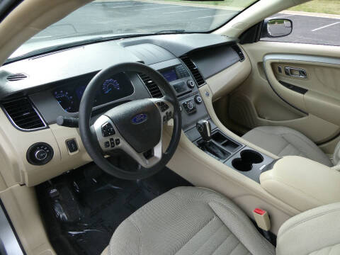 2017 Ford Taurus SE
