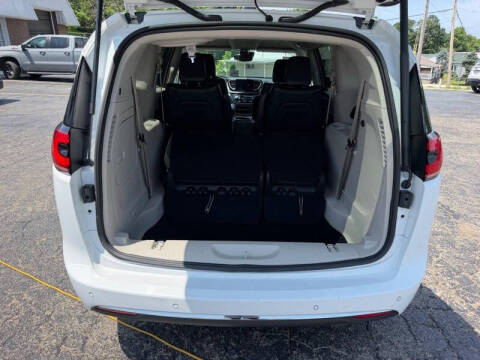 2023 Chrysler Pacifica Plug-In Hybrid Touring L