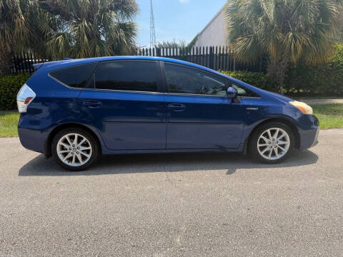 2013 Toyota Prius v Five