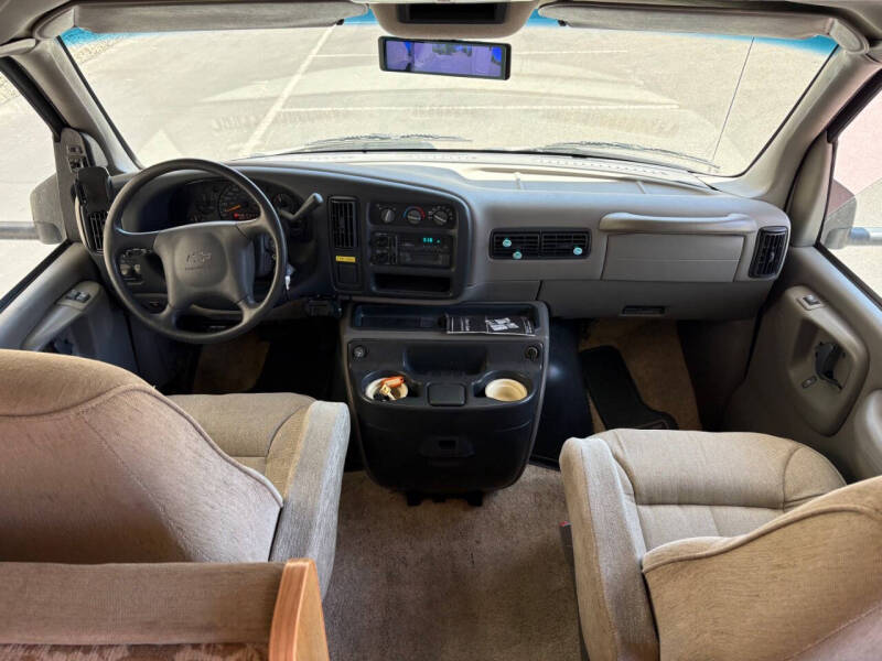 2000 Winnebago Minnie  C Chevy 24V