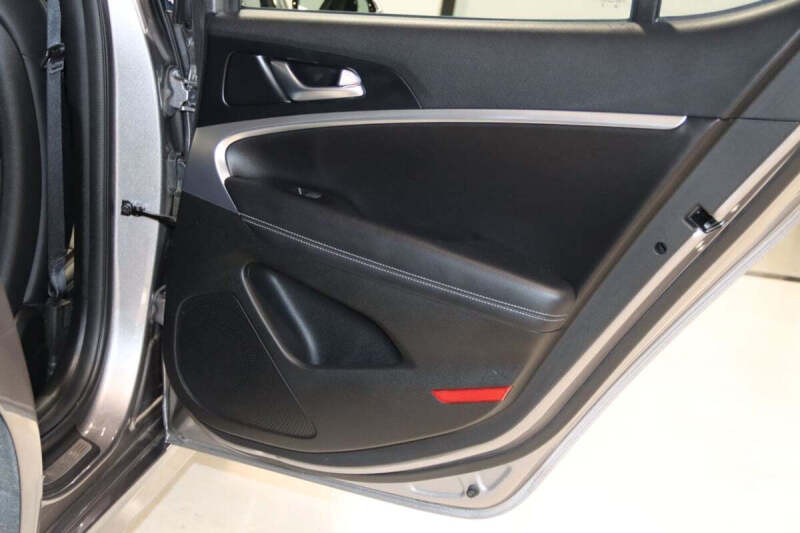 2023 Genesis G70