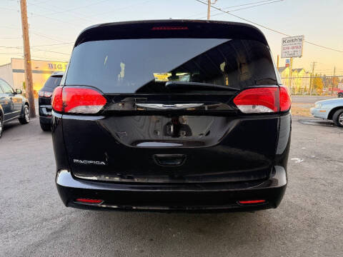 2017 Chrysler Pacifica Touring