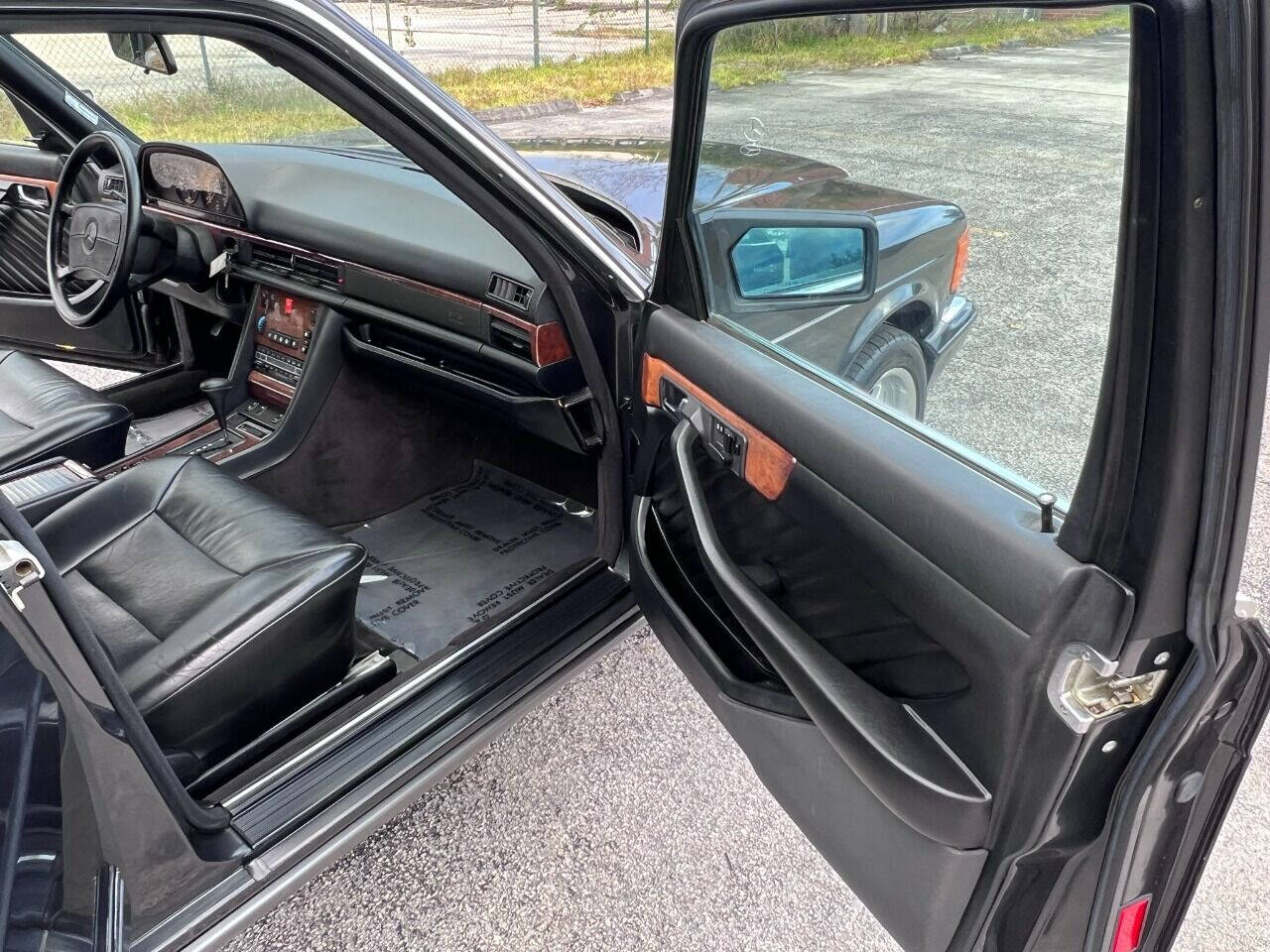 1991 Mercedes-Benz 560-Class  - $11,900