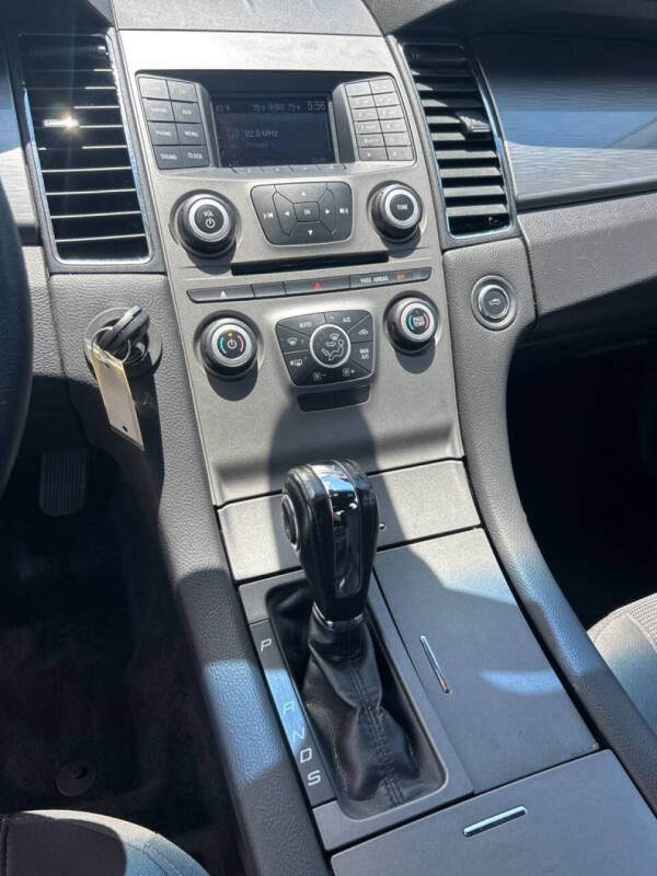 2016 Ford Taurus SEL