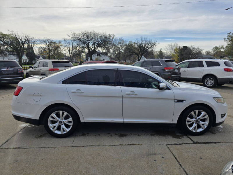 2011 Ford Taurus SEL photo 6