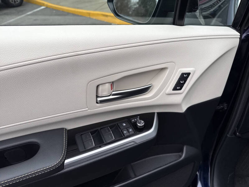 2025 Toyota Sienna Platinum 7-Passenger