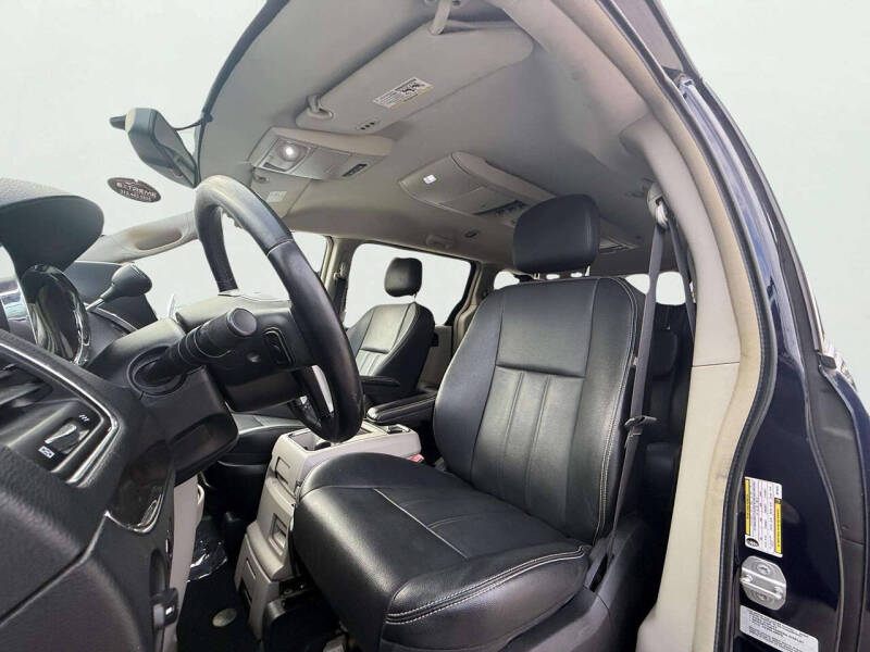 2016 Chrysler Town and Country Touring