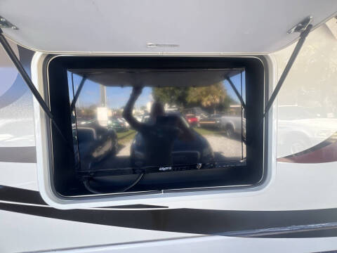 2019 Thor Motor Coach Hurricane