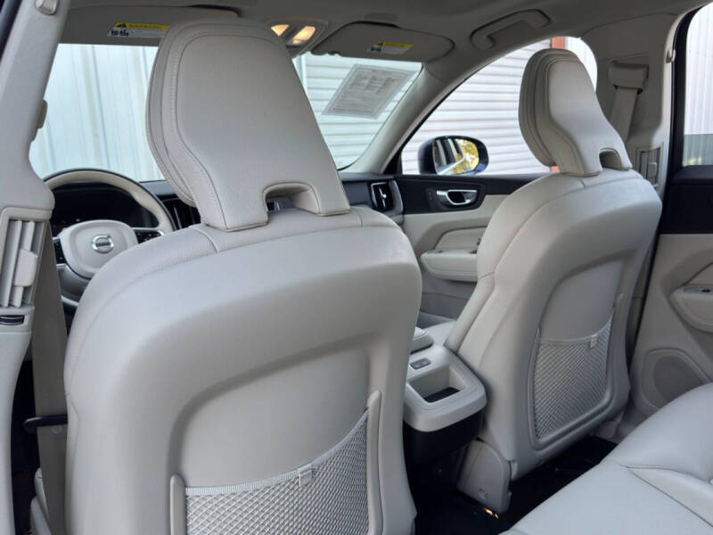 2023 Volvo XC60 B5 Plus Bright Theme