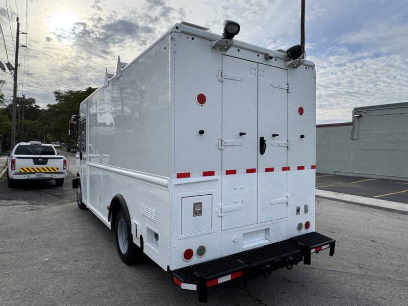 2016 Freightliner MT45 Chassis