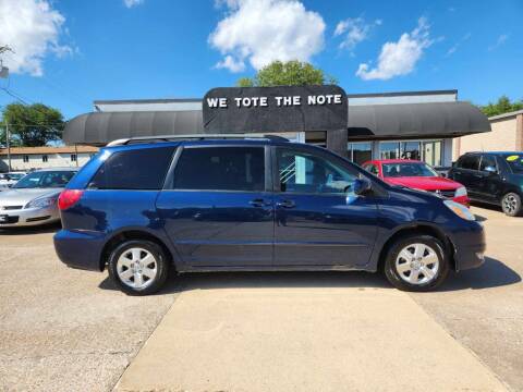 2005 Toyota Sienna for sale at First Choice Auto Sales in Moline IL