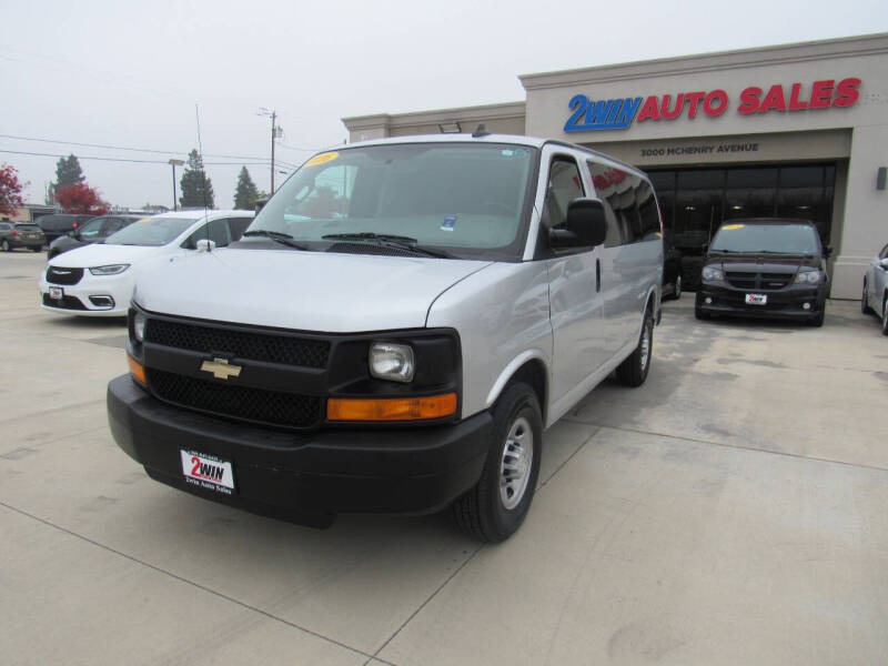 2016 Chevrolet Express Passenger LS's photo