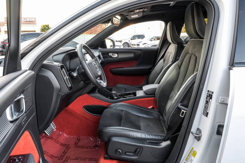 2021 Volvo XC40 T4 R-Design