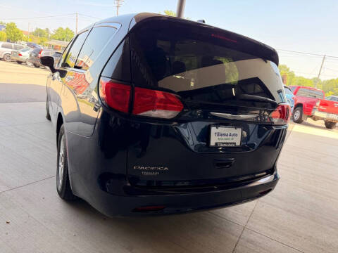 2017 Chrysler Pacifica Touring
