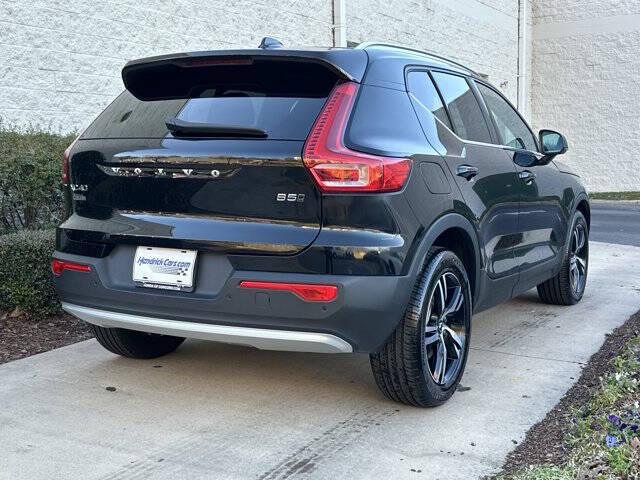 2025 Volvo XC40 B5 Core Bright Theme