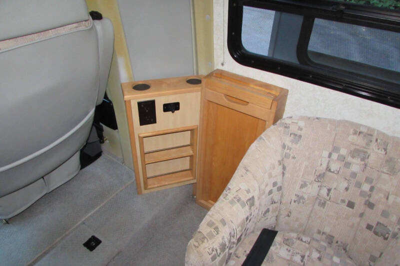 2001 Winnebago Rialta