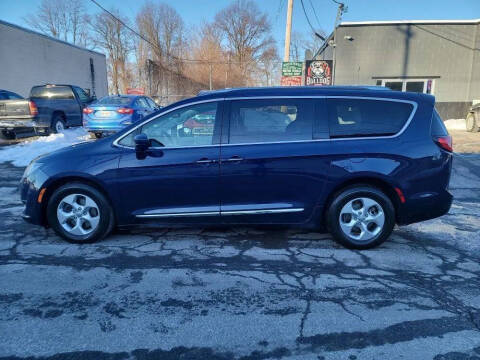 2017 Chrysler Pacifica Touring-L Plus