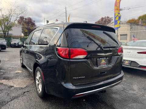 2017 Chrysler Pacifica Touring-L Plus