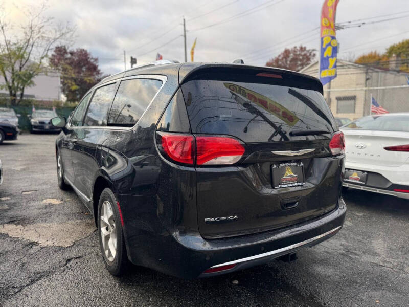 2017 Chrysler Pacifica Touring-L Plus