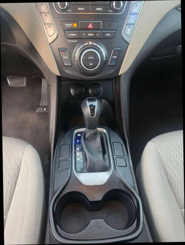 2017 Hyundai Santa Fe SE