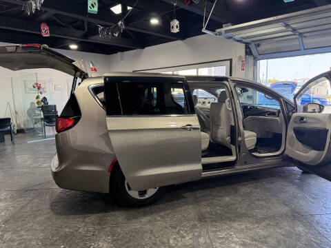 2018 Chrysler Pacifica Hybrid Touring Plus