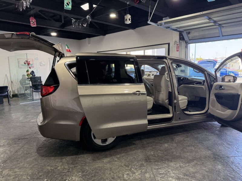 2018 Chrysler Pacifica Hybrid Touring Plus