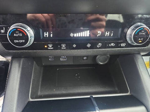 2024 Mitsubishi Outlander PHEV SE