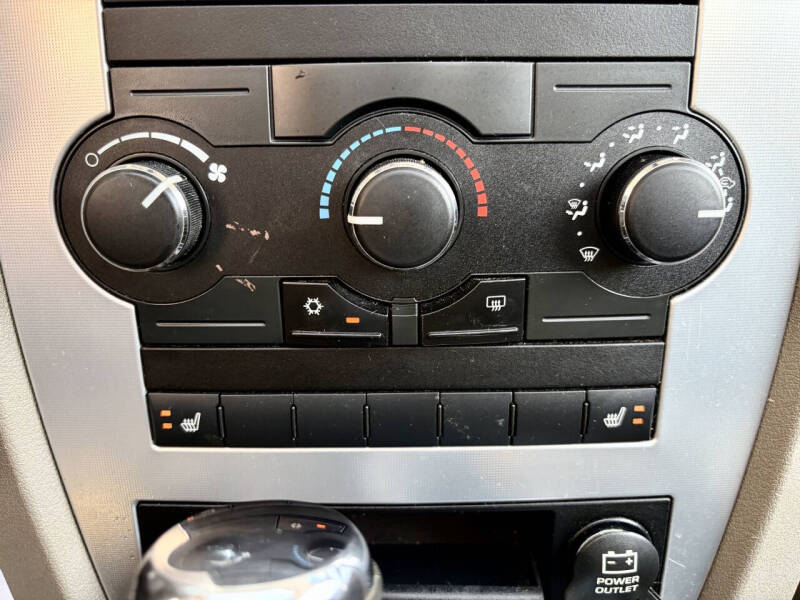 2008 Jeep Commander Sport