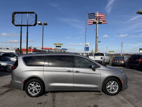 2017 Chrysler Pacifica Touring-L Plus