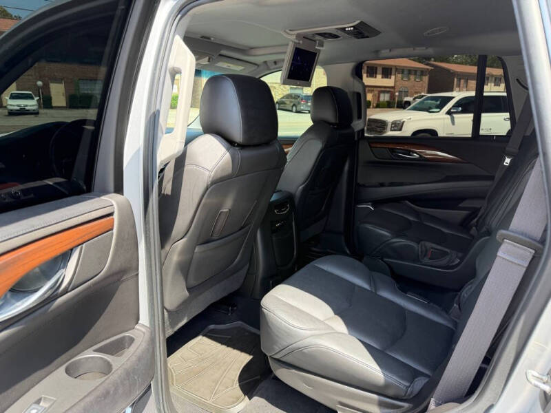 2016 Cadillac Escalade Luxury Collection