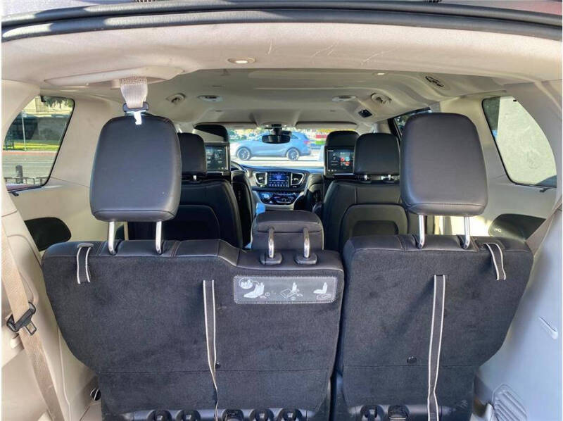 2017 Chrysler Pacifica Touring-L Plus