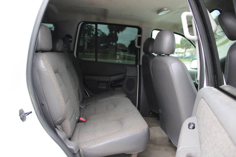 2004 Ford Explorer XLS