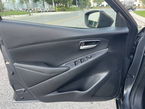 2019 Toyota Yaris XLE