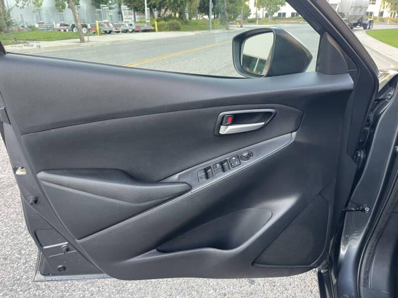 2019 Toyota Yaris XLE