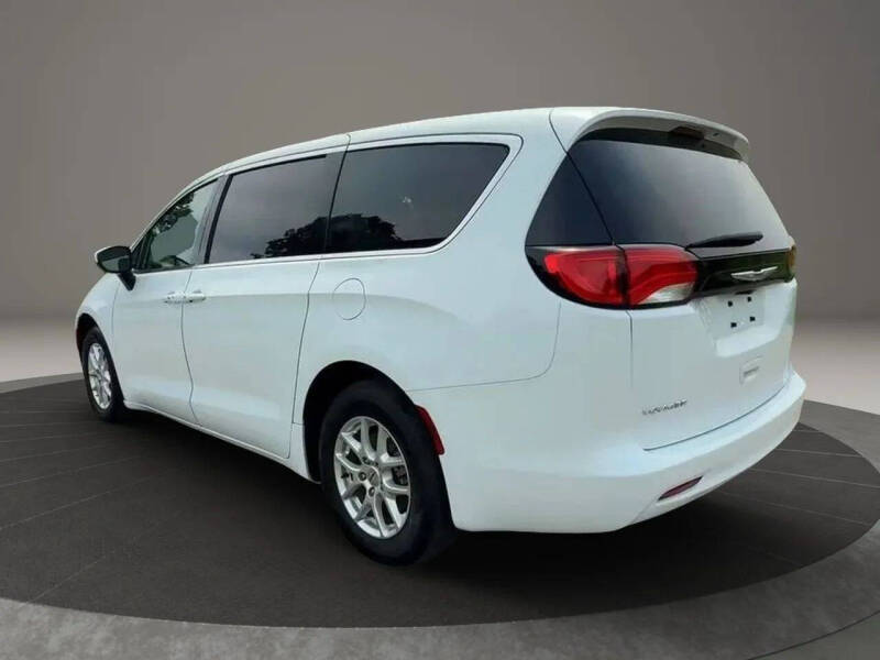 2023 Chrysler Voyager LX