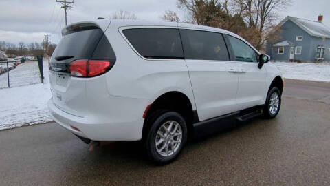 2023 Chrysler Voyager LX
