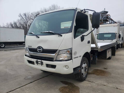 2017 Hino 195