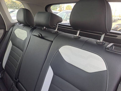 2025 Volkswagen Taos SEL 4Motion