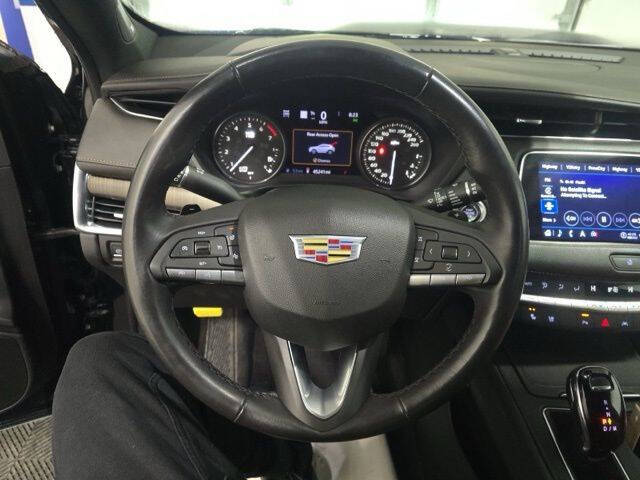 2023 Cadillac XT4 Premium Luxury