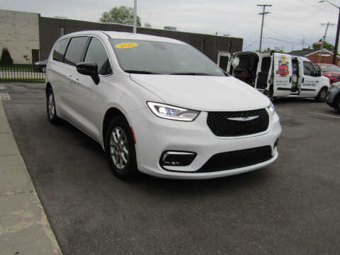 2025 Chrysler Pacifica Select