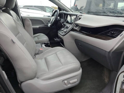 2015 Toyota Sienna XLE 8-Passenger