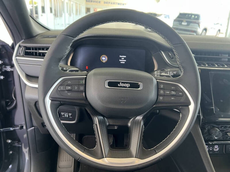 2025 Jeep Grand Cherokee L Laredo