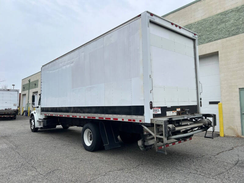 2018 Freightliner M2 106