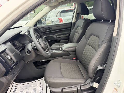 2025 Nissan Pathfinder S