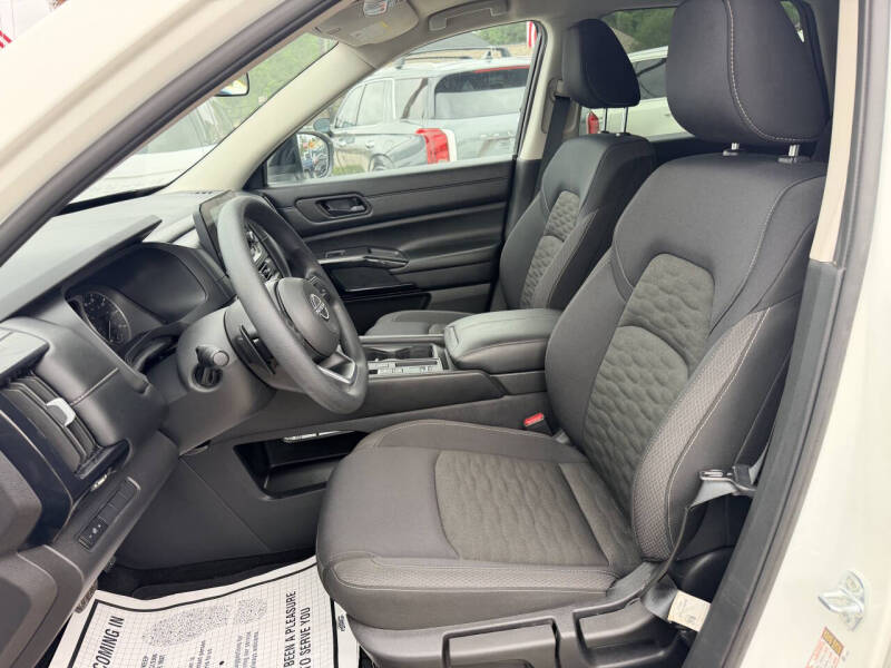 2025 Nissan Pathfinder S