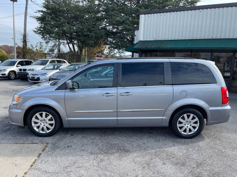 2013 Chrysler Town & Country Touring photo 10