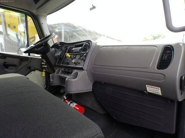 2015 Freightliner M2 106